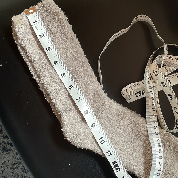 🎉sale🎉 NWT Barefoot Dreams CozyChic ‘In the Wild’ crew socks-linen/warm grey - Picture 2 of 2